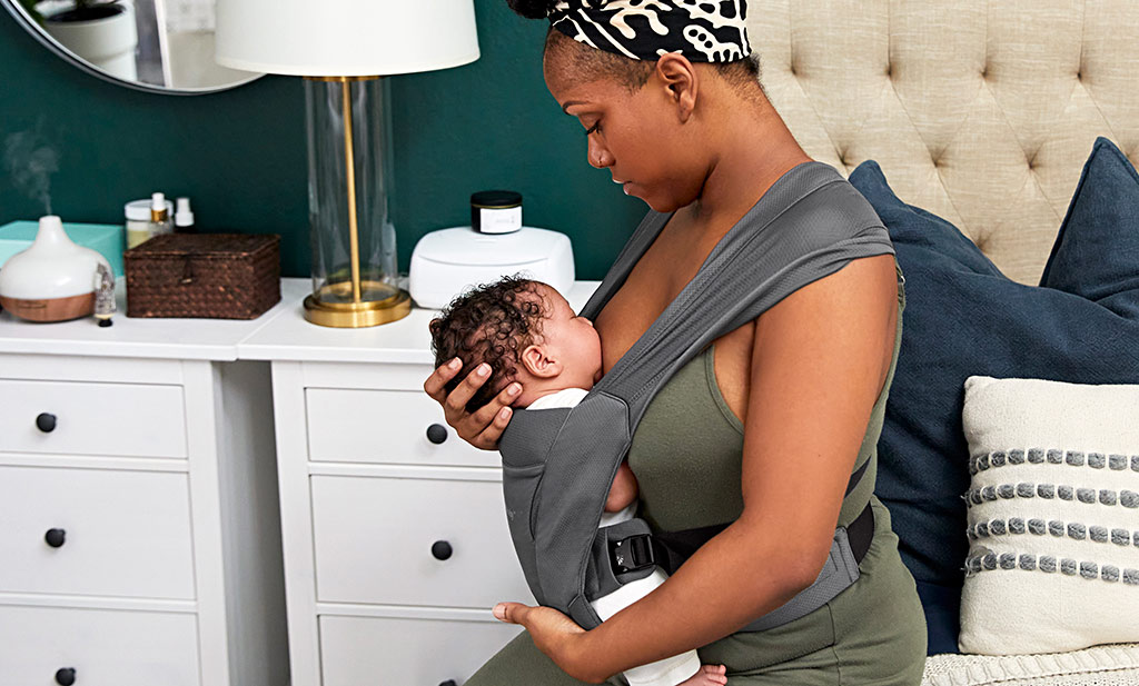  breastfeeding in a Ergobaby Embrace 