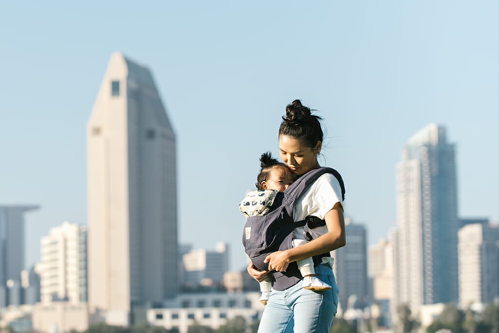 6 Helpful Tips for Breastfeeding in Public