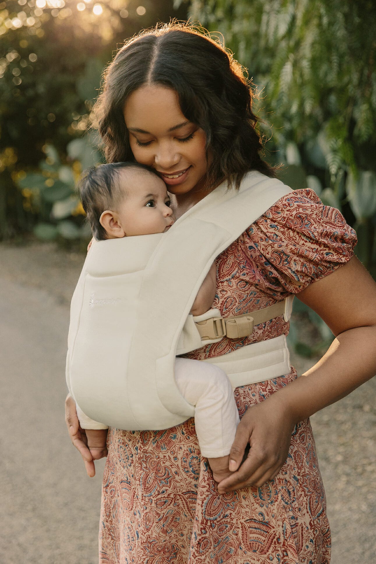 Natural and ergonomic carrying … simply because nature designed humans to be carried