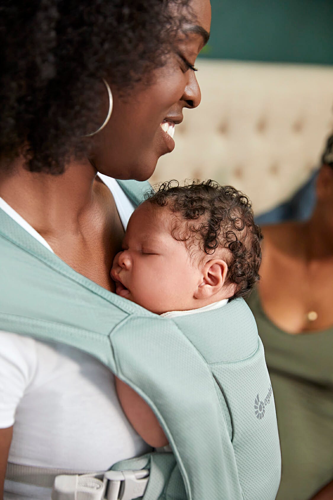 Cosiness, Comfort and Simplicity: The Ergobaby Embrace is Now Available in Soft Air Mesh