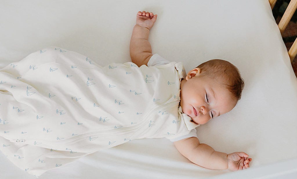 Baby sleeping in a sleeping bag - Daylight saving time<br />
